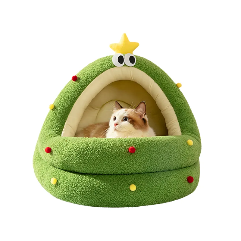 一个绿色圣诞摇篮猫窝